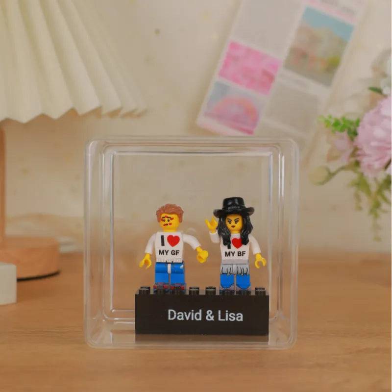 Koppel Minifigs – Gepersonaliseerd Liefdescadeau met Gegraveerde Basis en Displaybox